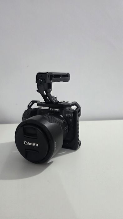 Canon mirrorless eos r