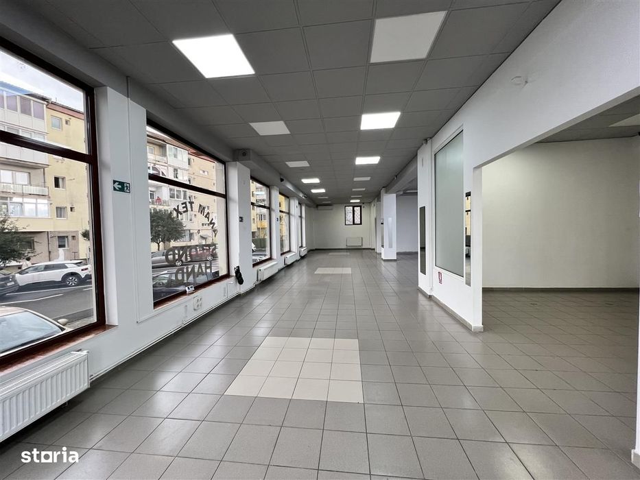 Spațiu comercial de închiriat – 177 mp – vitrină la stradă – Ștrand