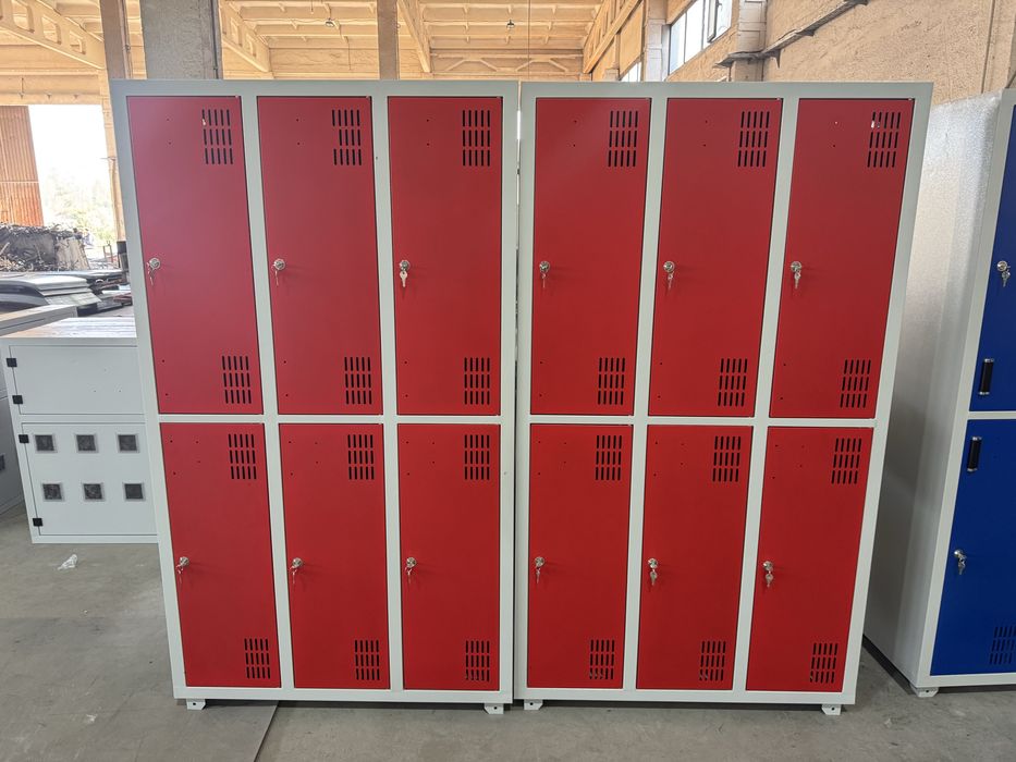 Шкаф раздевалка.