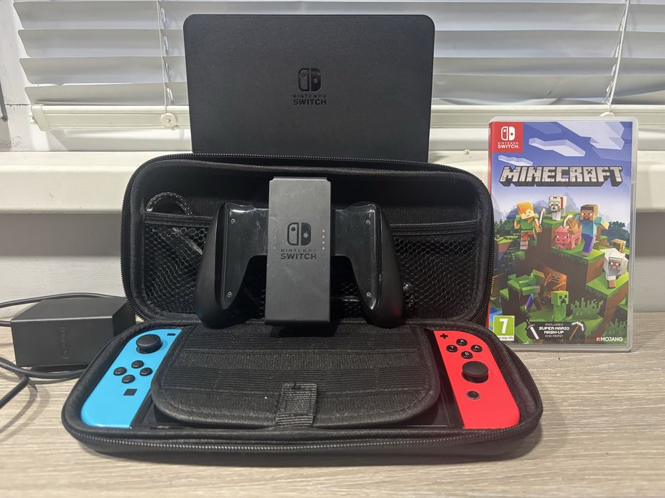 Nintendo Switch OLED 128GB  + Minecraft Пълен комплект