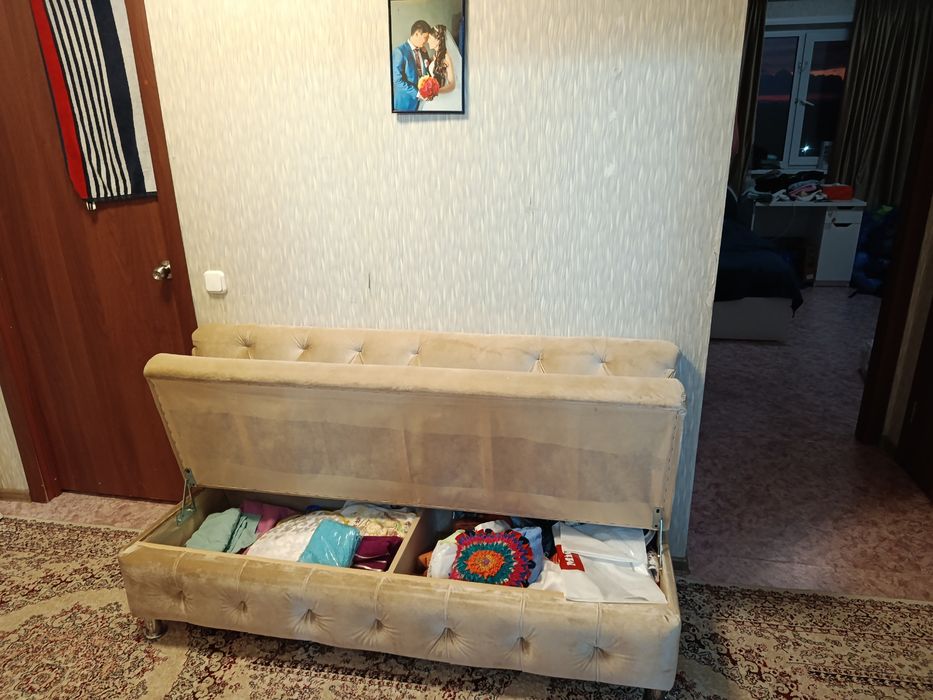 Продам диван для прихожей