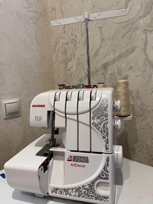 Оверлок Janome 724D