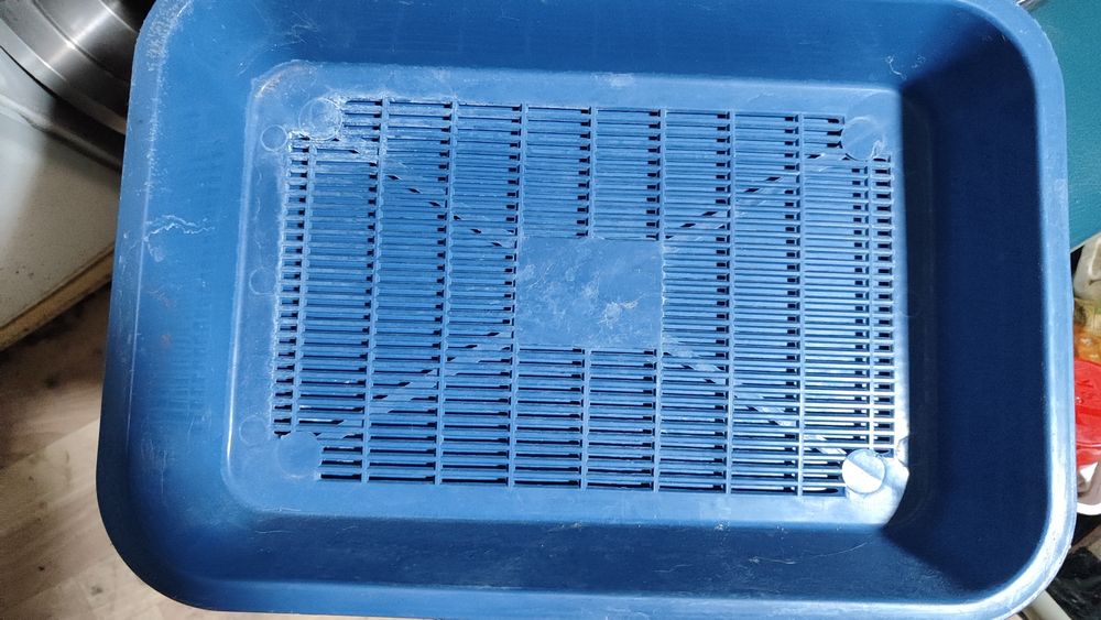 Продам горшок для кошки.