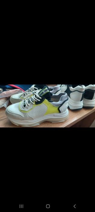 Кросовки кожа снаружи внутри