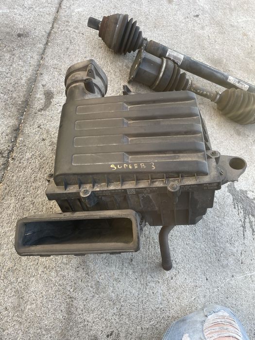 Carcasa filtru aer Volkswsgrn passat b8 superb 3 octavia 3 golf 7 2.0