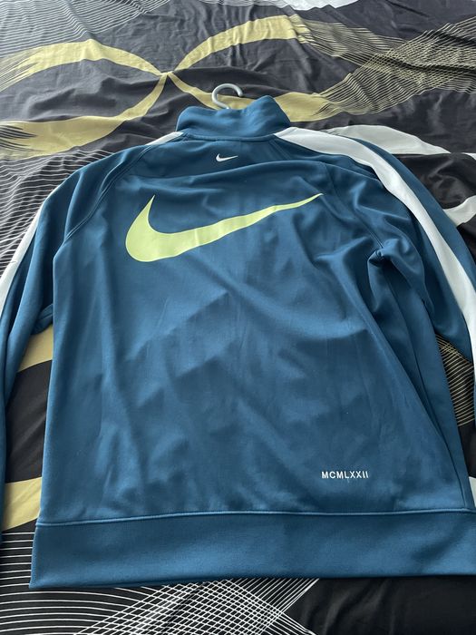 Nike swoosh слуичер