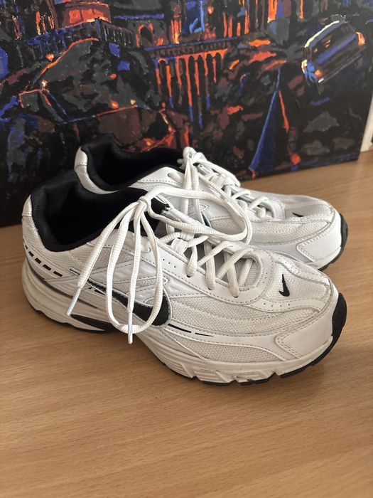 Кроссовки белые