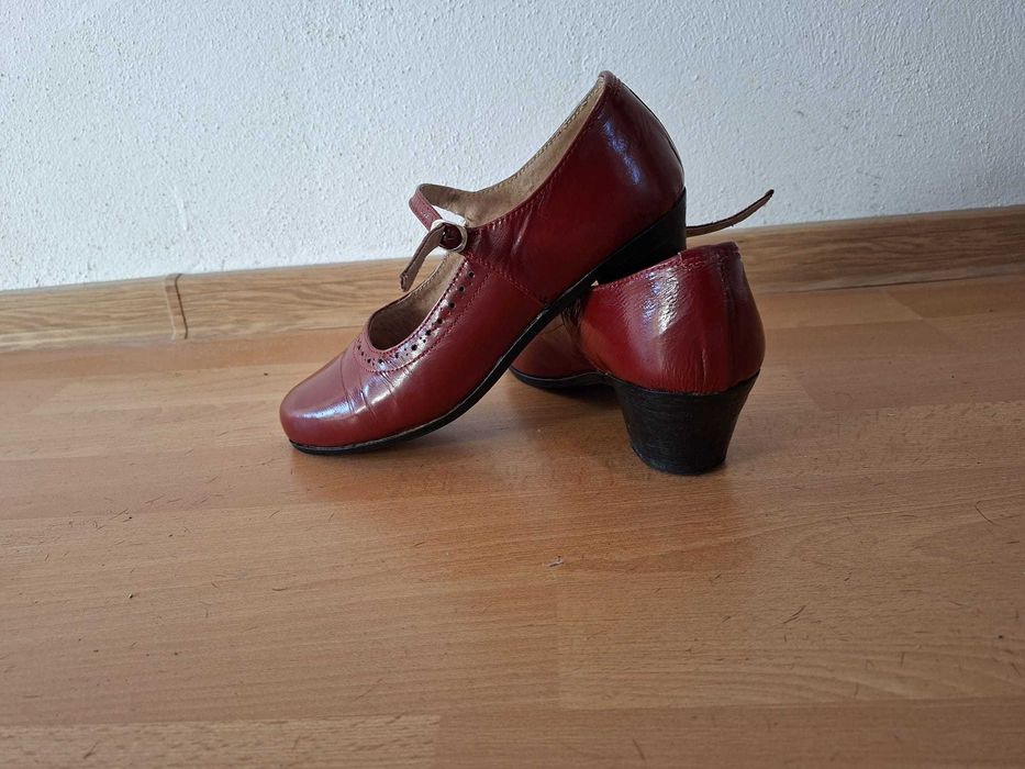 Pantofi de dans piele, dans popular, material piele