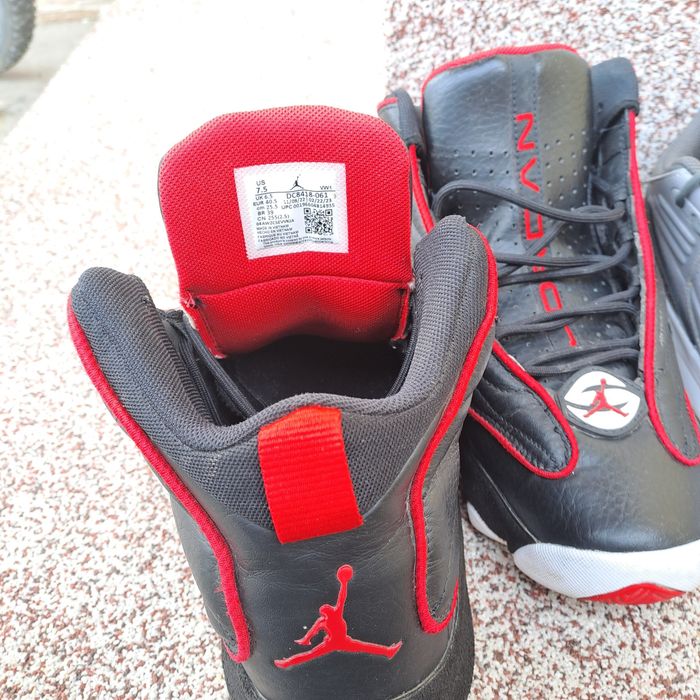 adidași Jordan foarte puțini folosiți