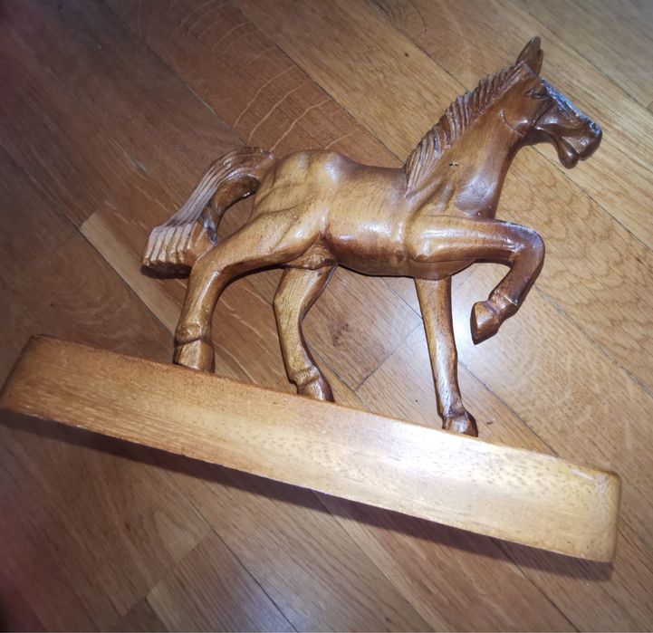 Антикварна ръчно резбована фигура на камила масивно маслиново дърво !