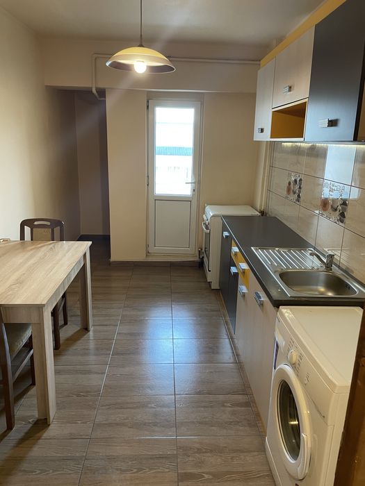 Inchiriez apartament cu 2 camere in centru!