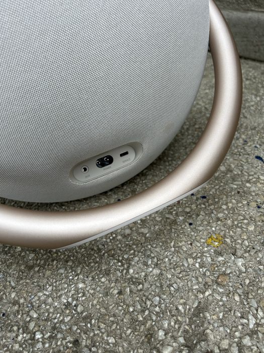 Harman kardon onyx studio  8