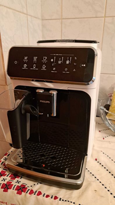 Espressor automat Philips EP3243/50, sistem de lapte LatteGo
