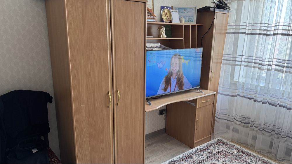 Диван и шкаф по низкой цене