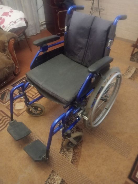 Инвалидная коляска для дома и улицы.