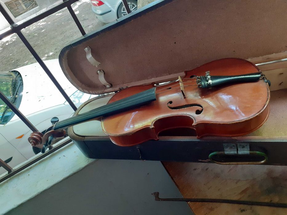 Стара цигулка Страдивариус Stradivarius 1717 с дървена кутия