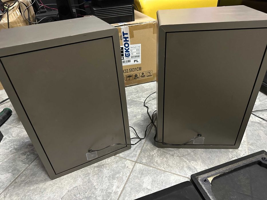 Немски трилентови тонколони Universum