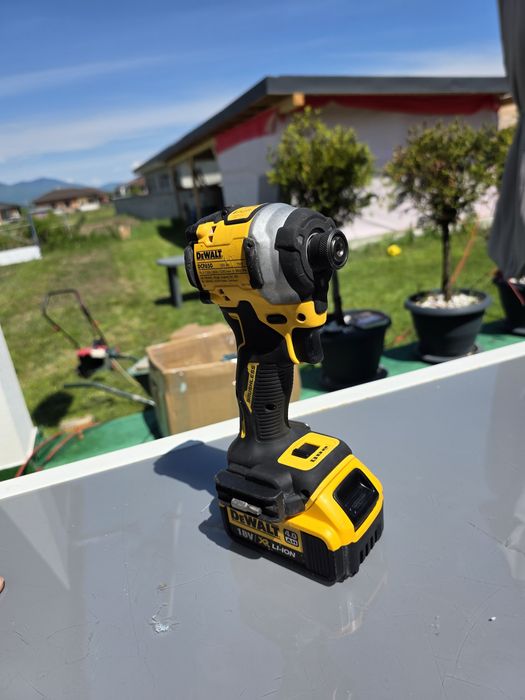 Pistol impact biți Dewalt DCF 850