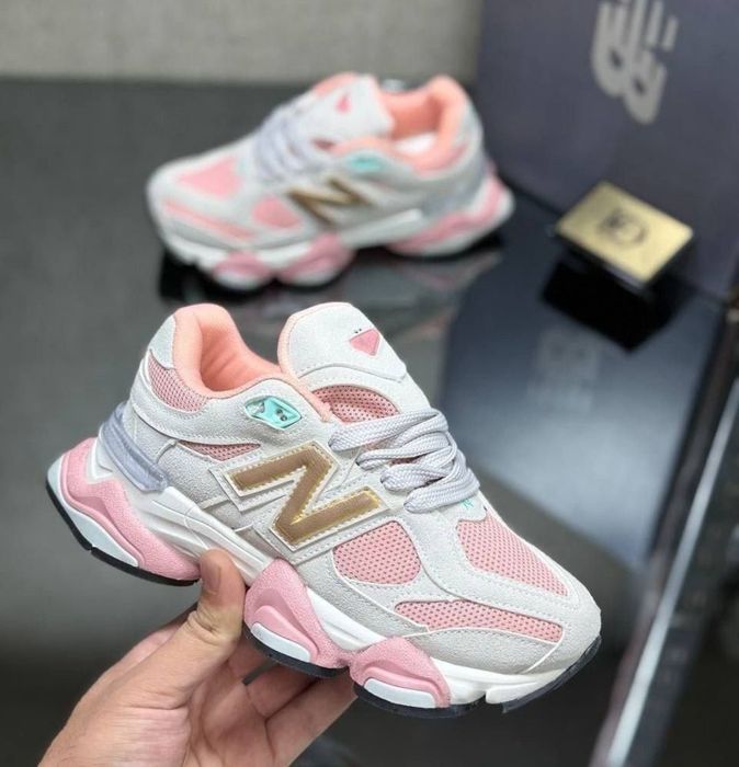 Adidasi New Balance 9060