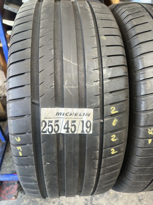 255/45/19 michelin