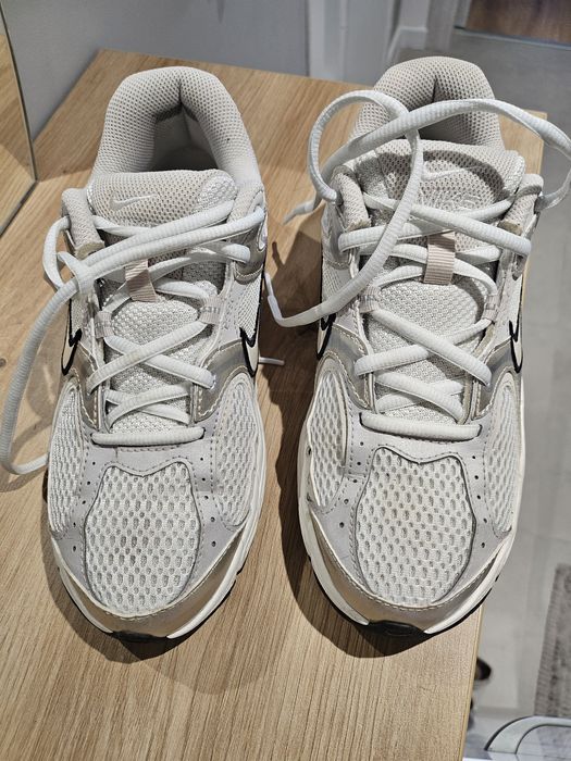Дамски маратонки Nike