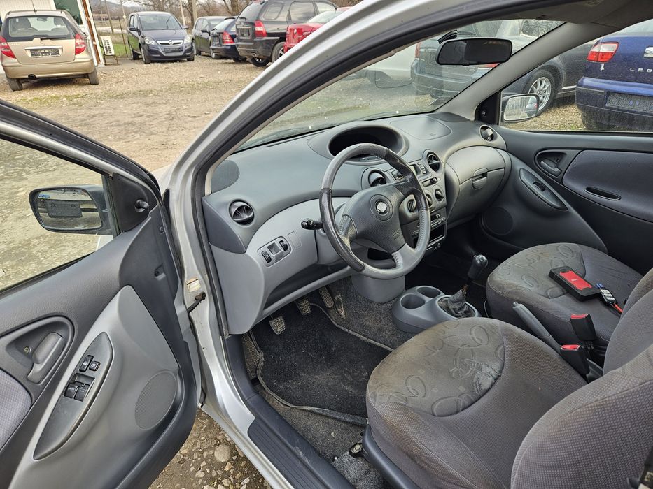 Toyota Yaris 1.0i VVTI НА ЧАСТИ