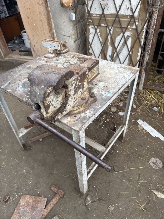 Продою тисы вместе столом