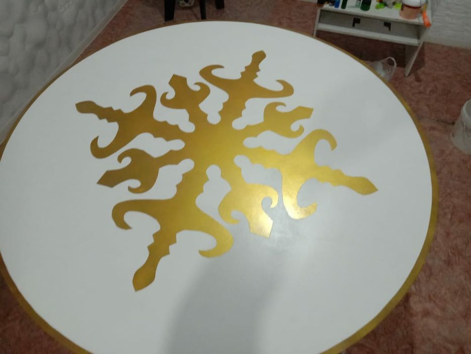 Столы круглые с национальным орнаментом