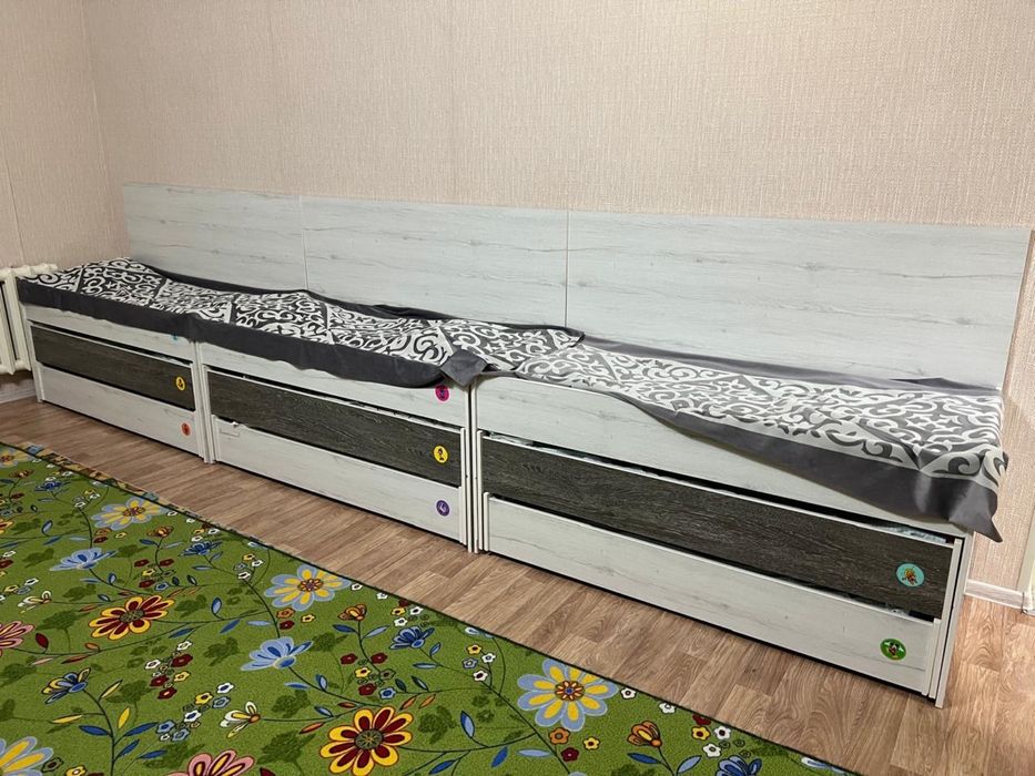 Детския трехъярусные кровати 2 вида