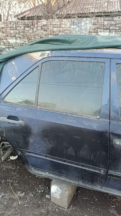 Двери 124 мерс .