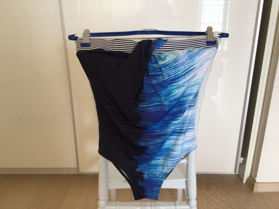 Дамски еднокомпонентен бански тип бандо. Нов