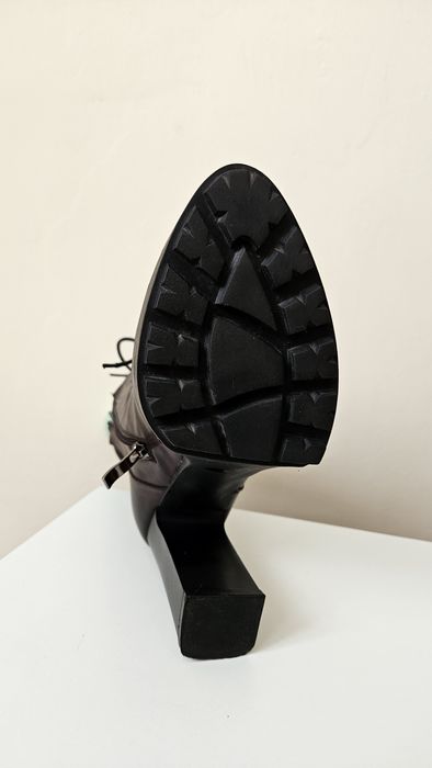 Продам ботильоны женские