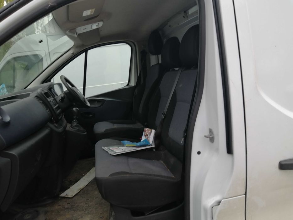 Dezmembram Opel Vivaro  motor 1.6