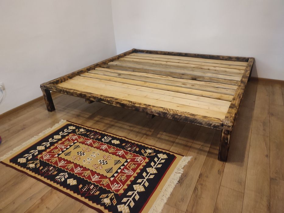 Pat Matrimonial din Lemn Masiv 2,20 m x 2,20 m.