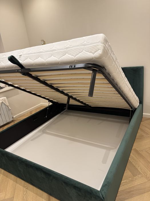 Кровать двухспальная