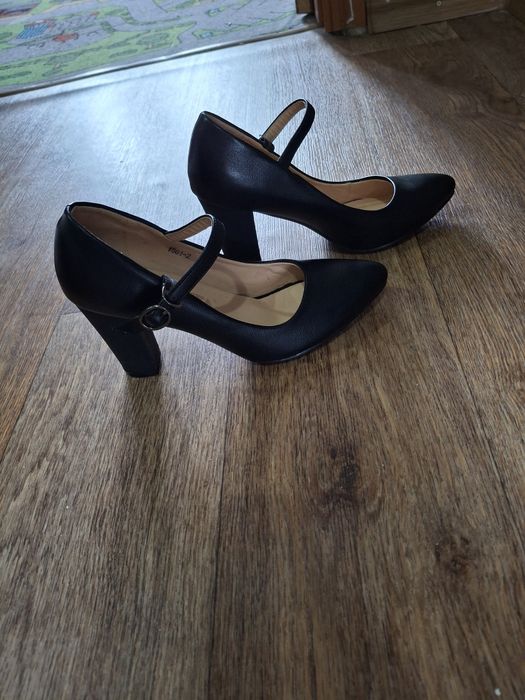 Продам Туфли новые