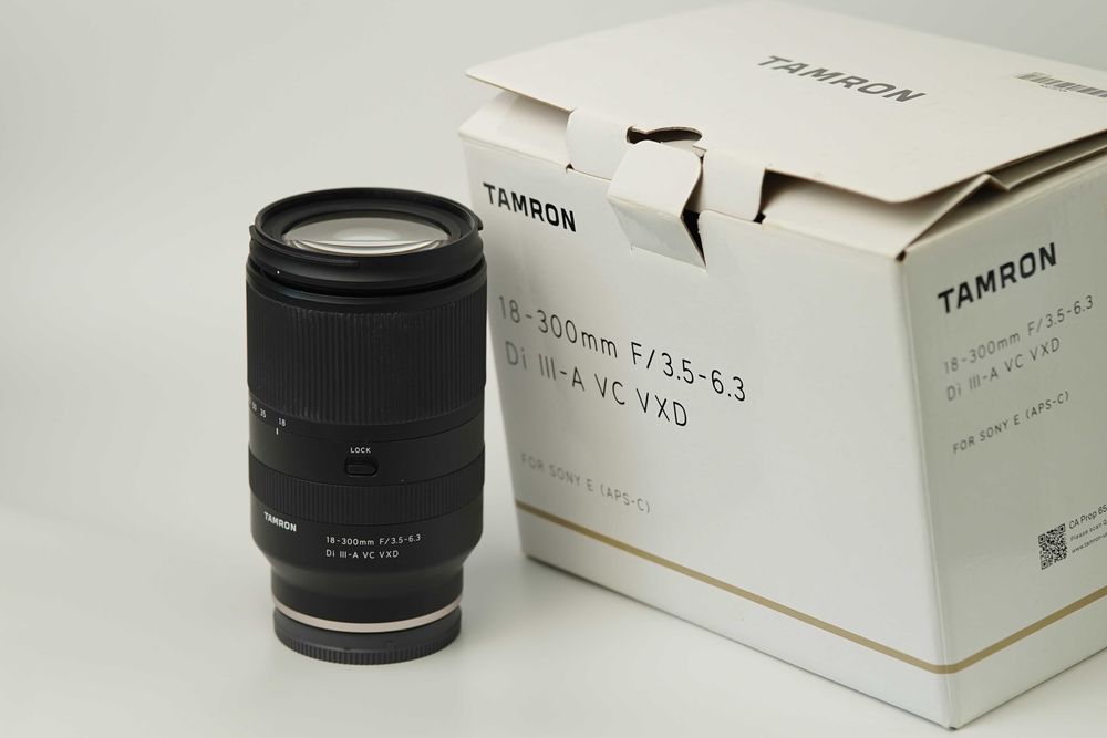 Tamron 18-300mm f/3.5-6.3 Di III-A VC VXD, superzoom pentru Sony APS-C/crop