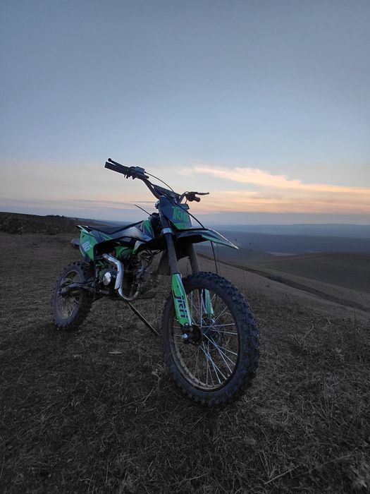 Se vinde cross jrh 125 cc