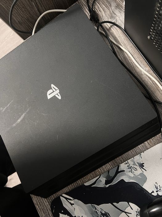 Продаю Пс 4 про (Плейстейшин)