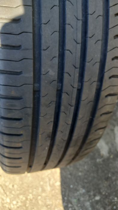 Vând cauciucuri în stare perfectă de rulaj