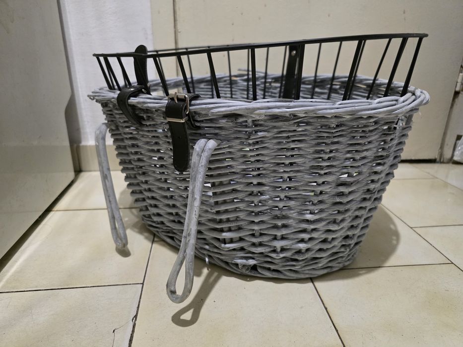Плетена кошница за колело ратанова