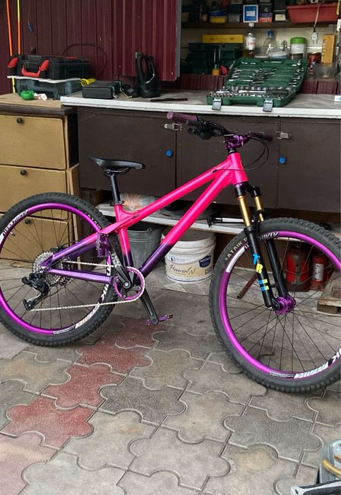 продам или обмен  велик трон стар