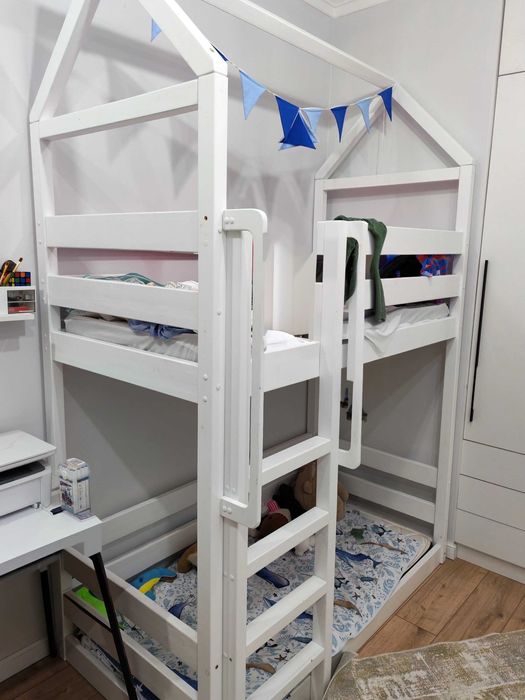 Двухярусная кровать