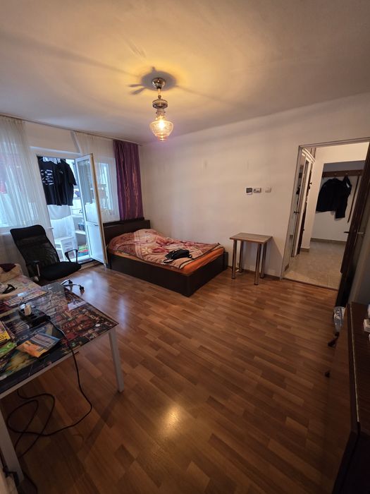 Apartamnent 3 camere semidecomandat