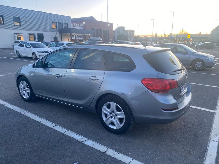 De vânzare Opel astra j sports tourer 2012