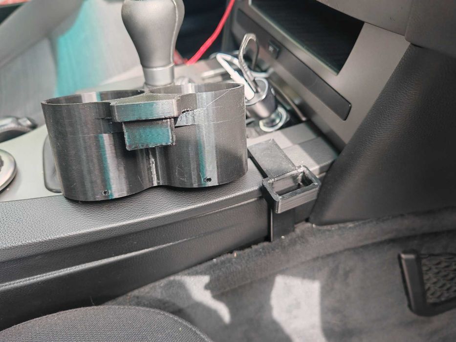 BMW E60 Поставка за чаши