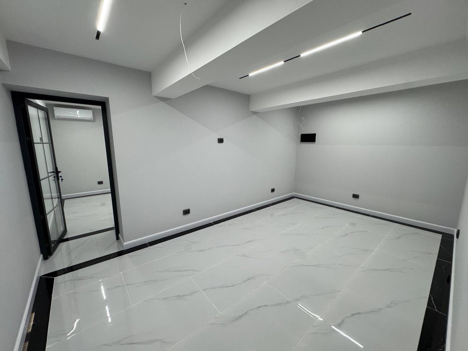 Продаётся нежилое помещение 85+70м2.Ориентир: ул, Нукусская, Гламур