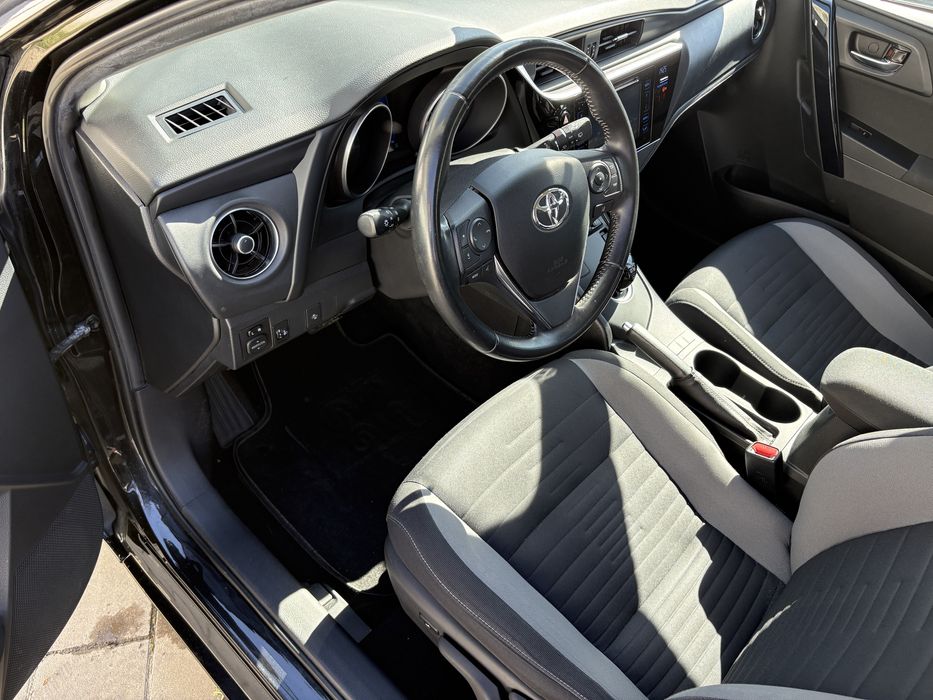 -- Toyota Auris Hybrid  2016 --