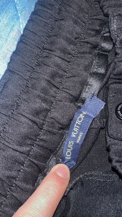 Vand pantaloni louis vuitton