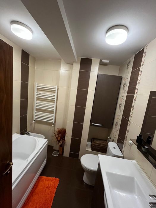 Ofer spre inchiriere apartament 3 camere in zona Compozitori